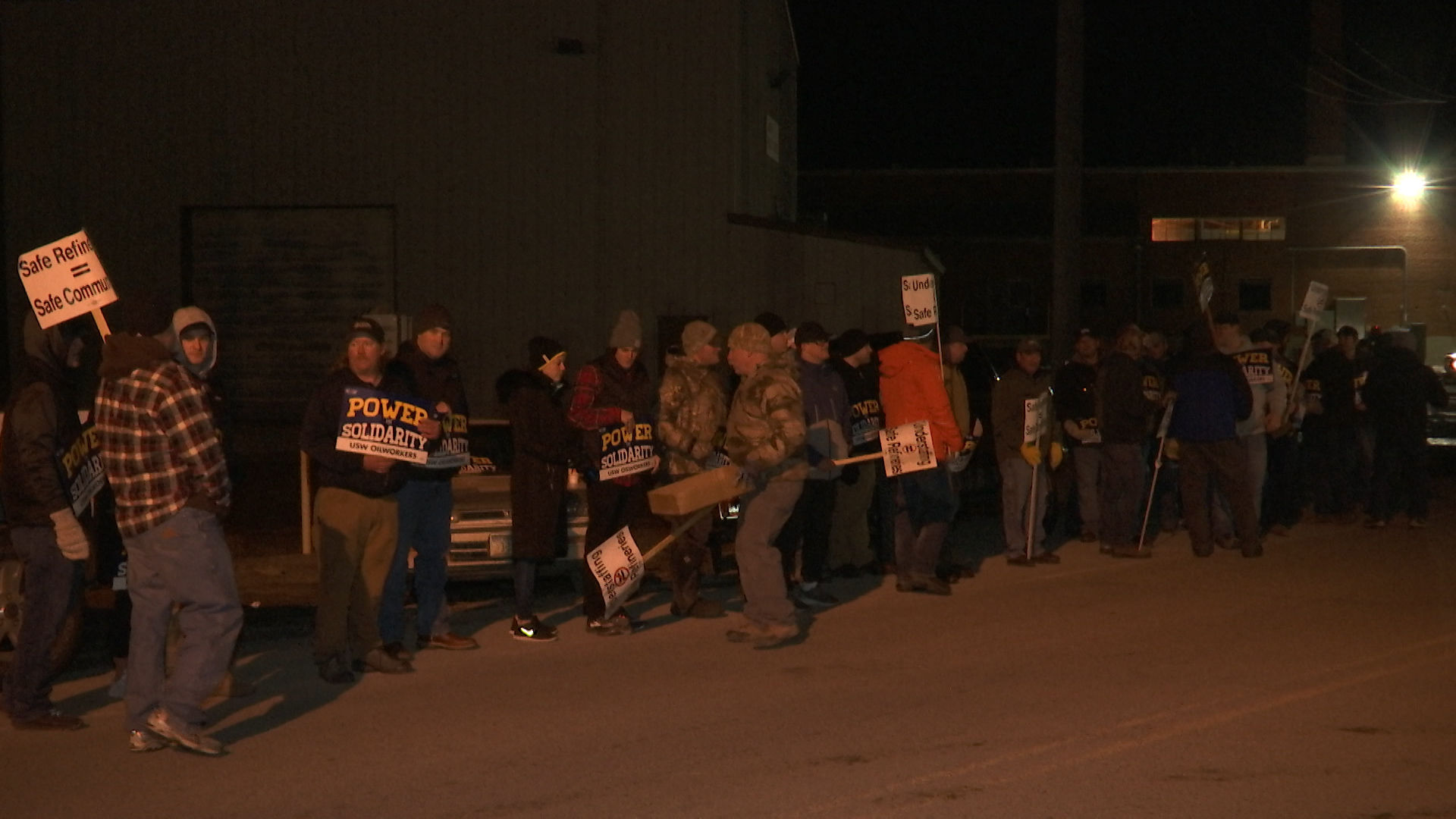 Exxon workers rally for fair contract